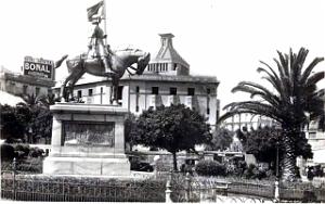 CA c- 18- Place du Sacre-Coeur et statue Jeanne d' Arc